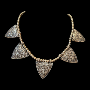 Collar de zamak Maden