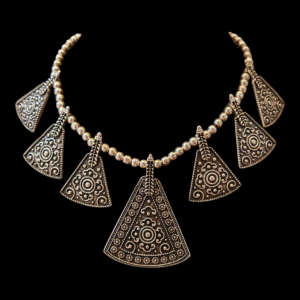 Collar de zamak Nurhak