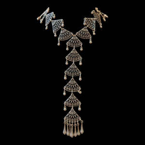 Collar de zamak Yazikonak