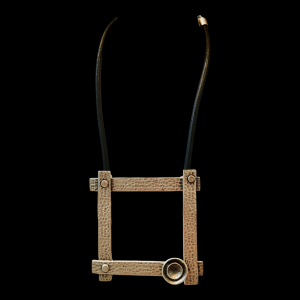 Collar de zamak y cuero Onar