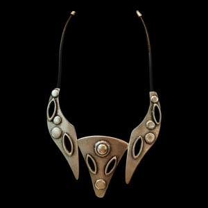 Collar de zamak y cuero Esertepe