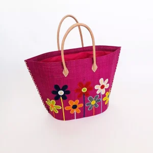 Cesta artesanal rosa con flores